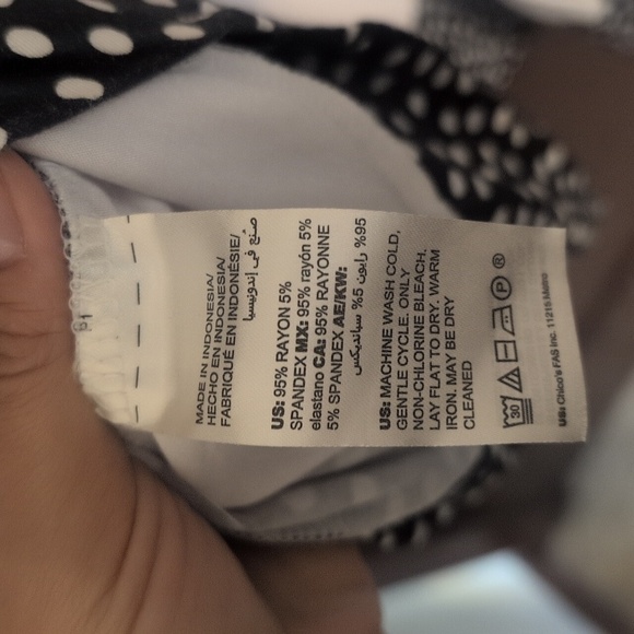 Chicos Travelers Black & White Mixed Pattern Top Size Medium Petite ( 8/10) - Picture 6 of 6